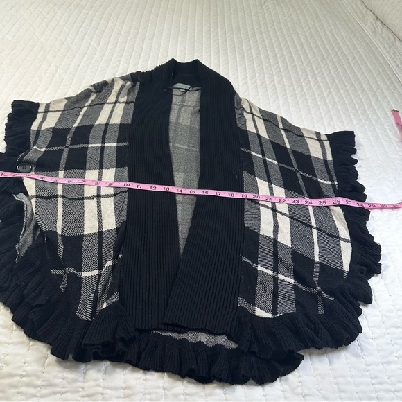 Joseph A. Preppy Women's Black and Cream Plaid Cardigan Sweater - Picture 6 of 10